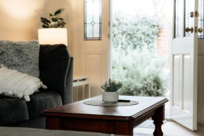 Coastal Garden Villa, Albany
